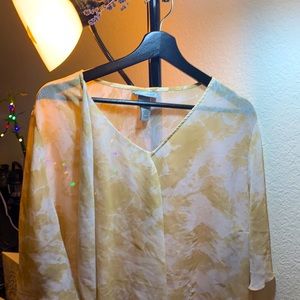 2X Catherine’s light polyester blouse. Designed to be worn over another shirt.